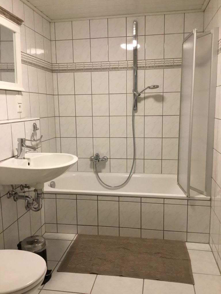 Badezimmer mit Badewanne